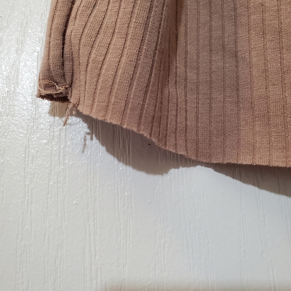 Cropped Beige Tank Top in Medium - Picture 6 of 7